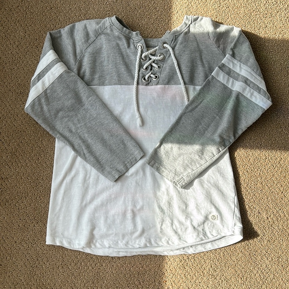 Long sleeve “Cayman Islands” tee with tie front